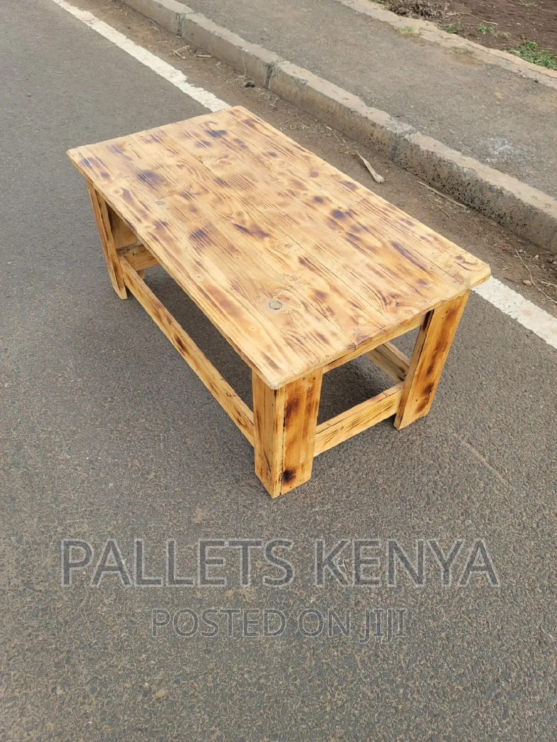 Coffee Table-Pallet Coffee Table. (#)