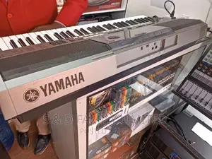 Yamaha PSR-E443 Electronic Keyboard