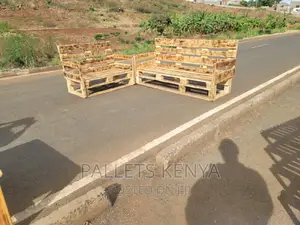 7 Seater Pallet Sofa. (#09q)