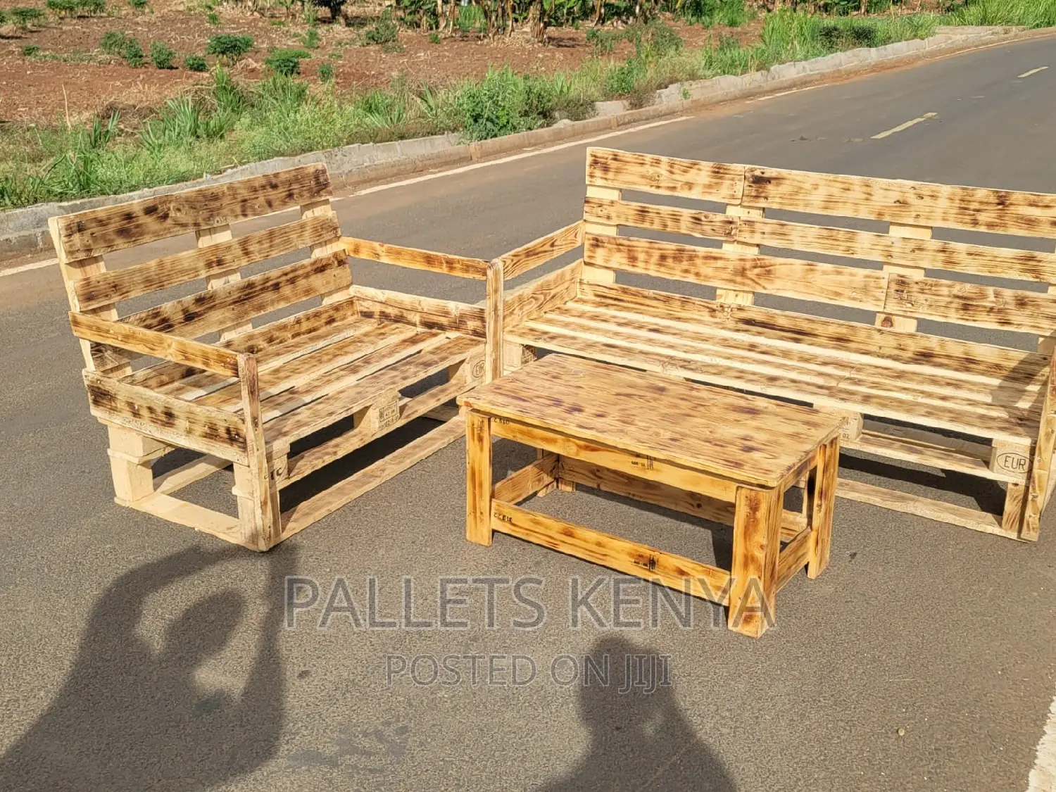 7 Seater Pallet Sofa Together With a Coffee Table. (#031 )