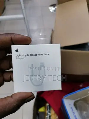 Apple Lightning to Headphone Jack AUX Adapter iPhone X 11 12