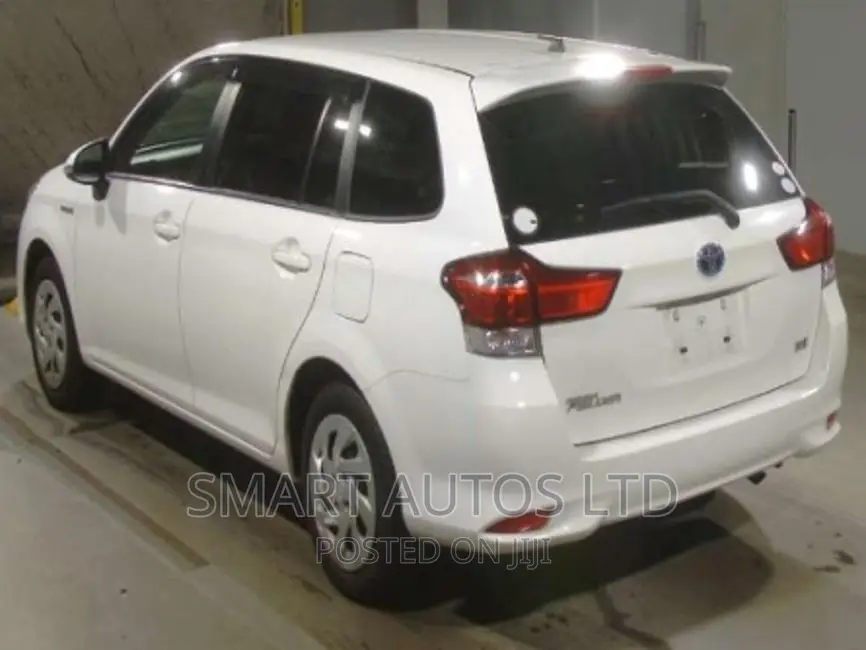 Toyota Corolla Fielder 2018 White