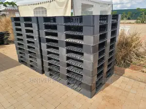 Plastic Pallets - Clean and Heavy Duty Plastic Pallets