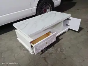 Modern Coffee Table With Spacious Drawers