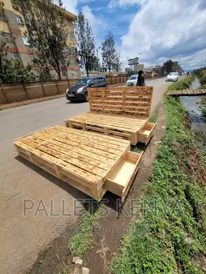 Pallet Bed- 6*6 Pallet Bed With Two Drawers. (#Es05,)