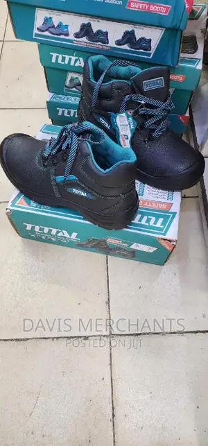 Safety Boots Size 43 Made by Total Company