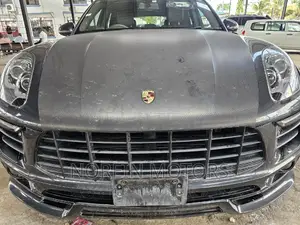 Porsche Macan 2017 - Gray Edition, Pre-owned Luxury SUV