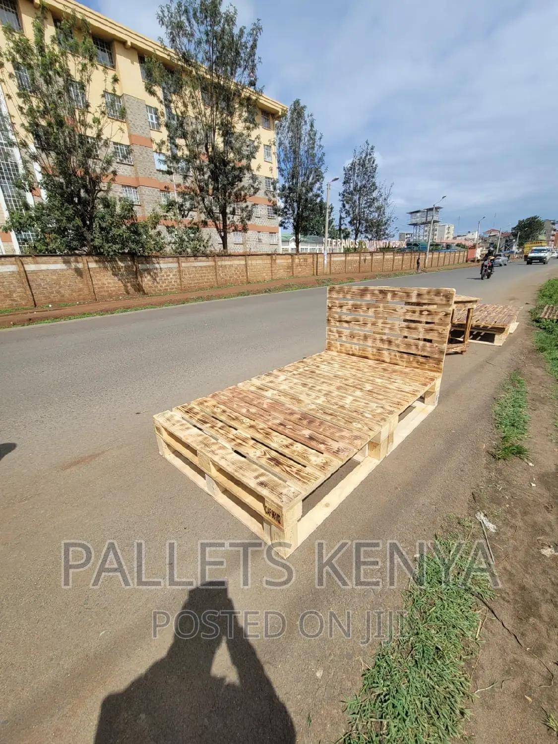 Pallet Bed- Bed 4*6 Detachable and Blazed Pallet Bed.(#