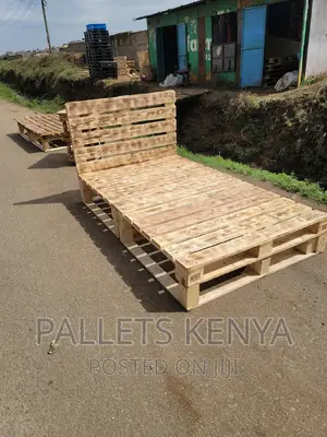 Pallet Bed- 4*6 Detachable and Blazed Pallet Bed. (#Vx03,3)