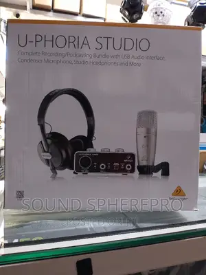Behringer U-Phoria UM2 Studio Pack