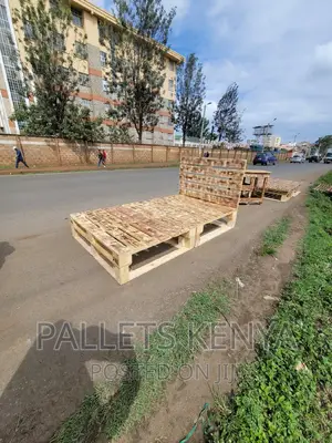 Pallet Bed- 4*6 Detachable and Blazed Pallet Bed. (#Xz01)