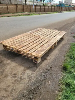 Pallet Bed- 4*6 Slightly Raised Pallet Bed. (#YC02,)