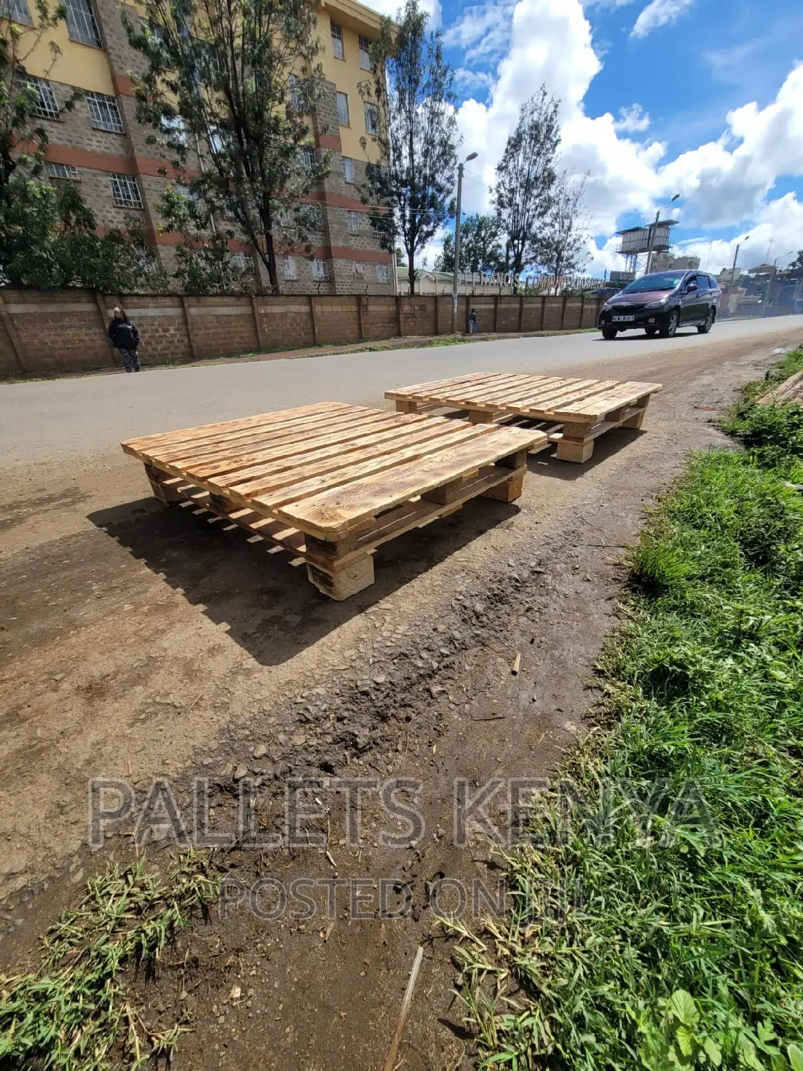 Pallet Bed- 4*6 Slightly Raised Pallet Bed. (#YC04)
