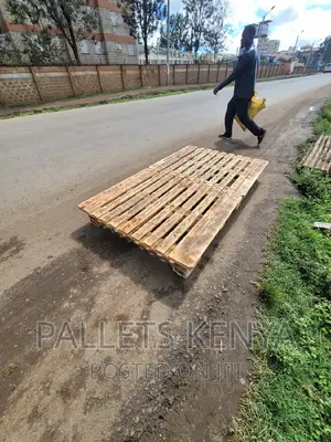 Pallet Bed- 4*6 Slightly Raised Pallet Bed. (#YC05)