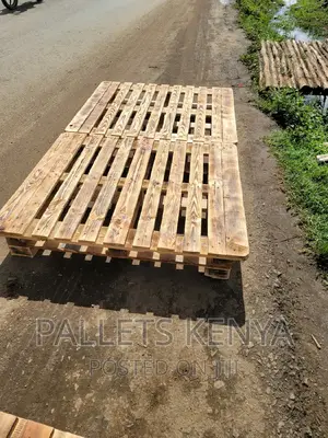 Pallet Bed- 4*6 Slightly Raised Pallet Bed. (#YC011,)