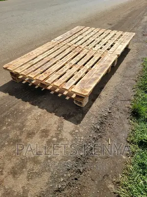 Pallet Bed- 4*6 Slightly Raised Pallet Bed. (YC012,)