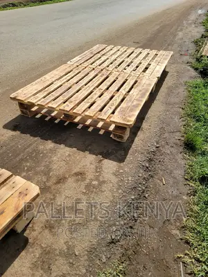 Pallet Bed- 4*6 Slightly Raised Pallet Bed. (#YC013,)