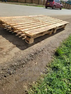 Pallet Bed- 4*6 Slightly Raised Pallet Bed. (#Ycp01)