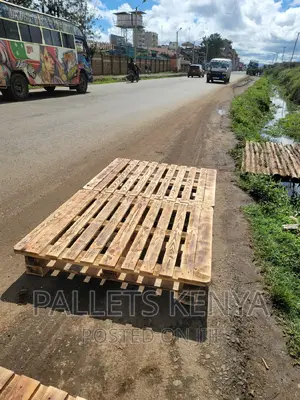Pallet Bed- 4*6 Slightly Raised Pallet Bed .(#Ycp02)
