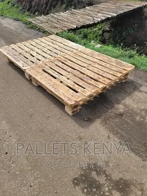 Pallet Bed- 4*6 Slightly Raised Pallet Bed. (#YC04,)