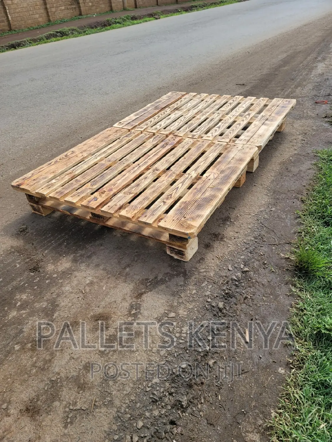 Pallet Bed- 4*6 Raised Pallet Bed. (#R3,4)