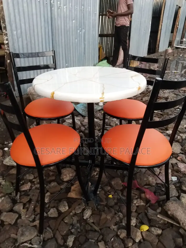 Hotel/Bar Table With 4 Chairs