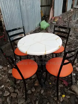 Hotel/Bar Table With 4 Chairs