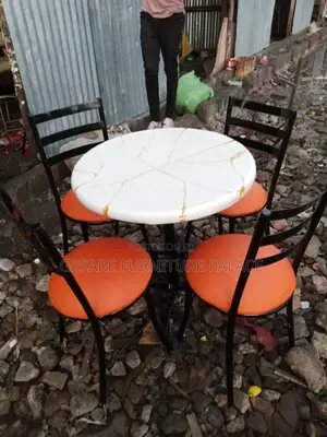 Hotel/Bar Table With 4 Chairs