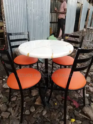 Hotel/Bar Table With 4 Chairs