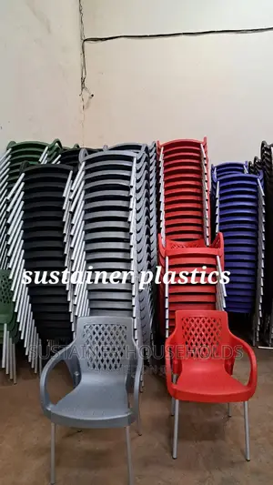 Plastic Chairs With Metallic Silver Legs