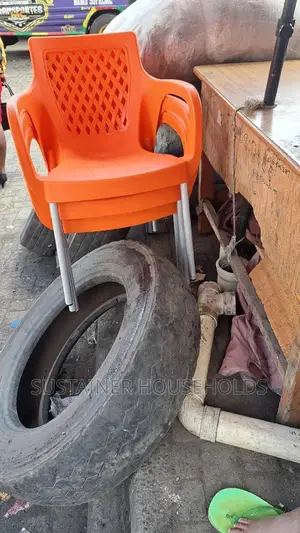 Ideal Plastic Chairs With Metallic Legs