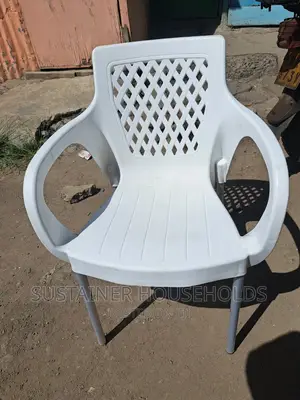 White Plastic Chairs With Metal Tubing Legs