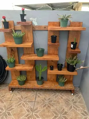 Unique Pallet Planters.