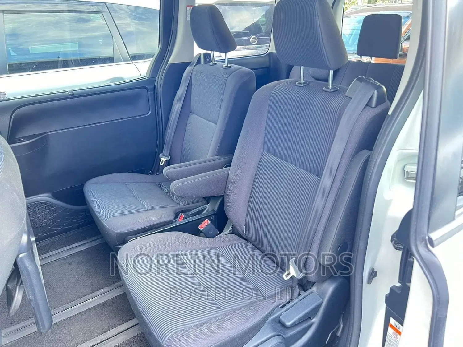 Toyota Noah 2016 White