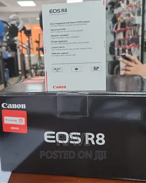Canon R8 Body