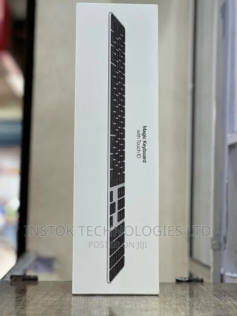 Apple Magic Keyboard With Numeric Keypad (Wireless, Recharga