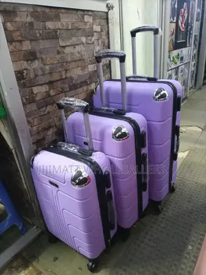 *3 in 1 Luxurious Fibre Suitcase*
Zipper Closure Frame