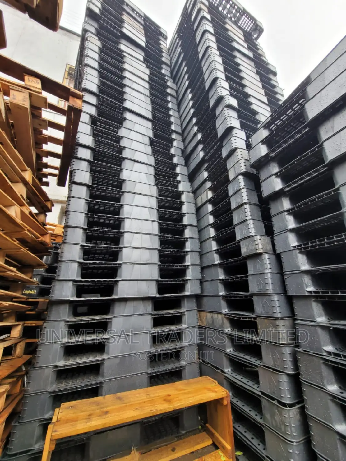 Plastic Pallets - Stackable Plastic Pallets - HD Pallets