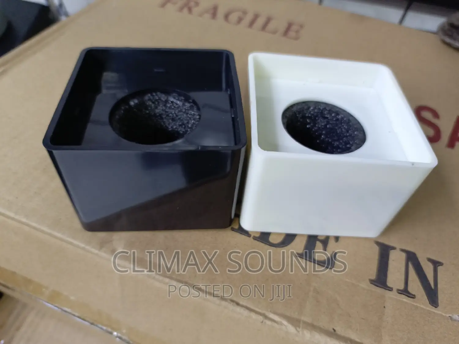 Microphone Flag White, Black
