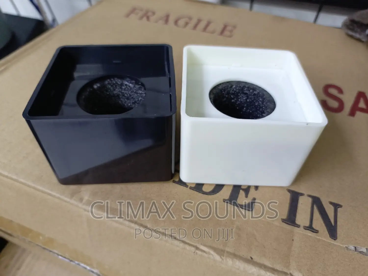 Microphone Flag White, Black