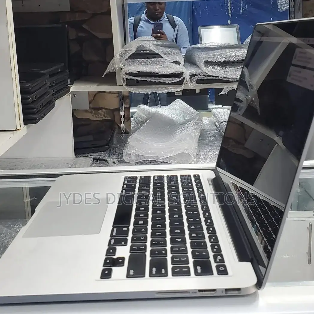 Laptop Apple MacBook Pro 2015 8GB Intel Core I5 SSD 256GB