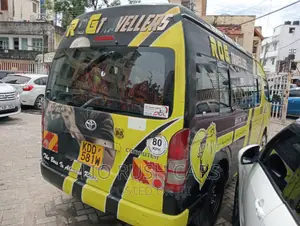 Toyota HiAce 2015 Yellow