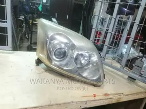 Toyota Avensis 2003 To 2005 Xenon Head Lamp, Clean Ex Japan