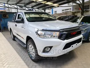 Toyota Hilux 2017 White