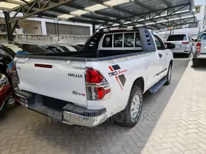 Toyota Hilux 2017 White