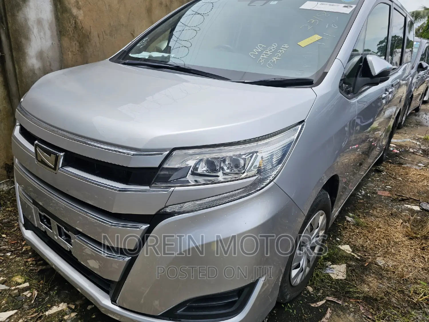 Toyota Noah 2016 Silver