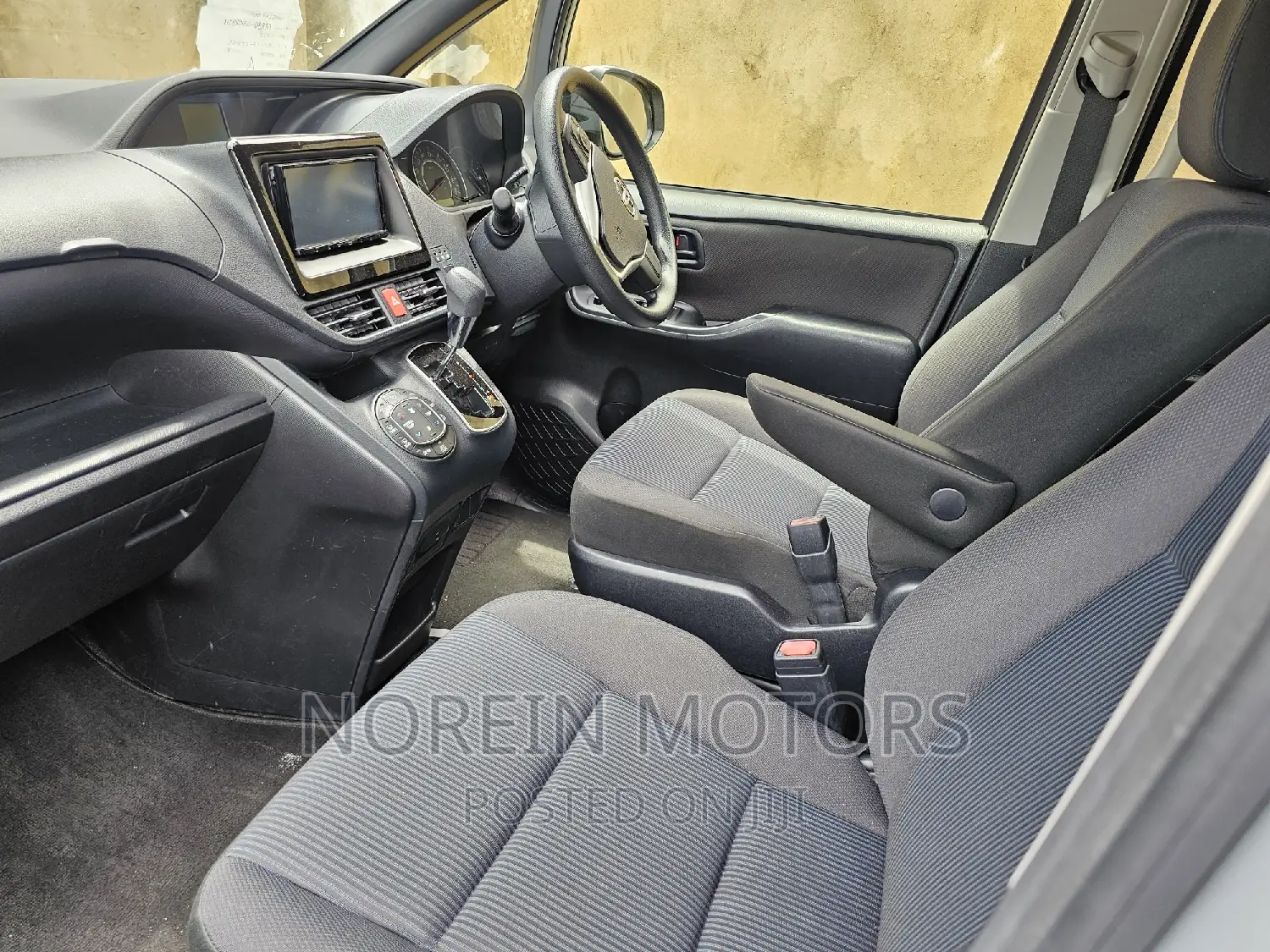 Toyota Noah 2016 Silver