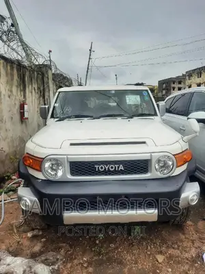 2016 Toyota FJ Cruiser White - Powerful, Stylish, and Adventure