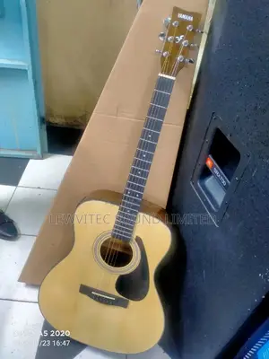 Yamaha Semi Acoustic F 310