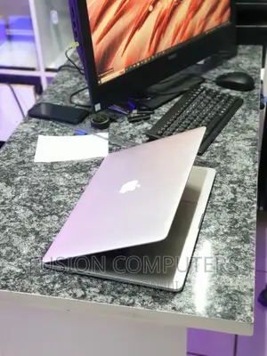 New Laptop Apple MacBook Pro 2015 16GB Intel Core I7 SSD 512GB